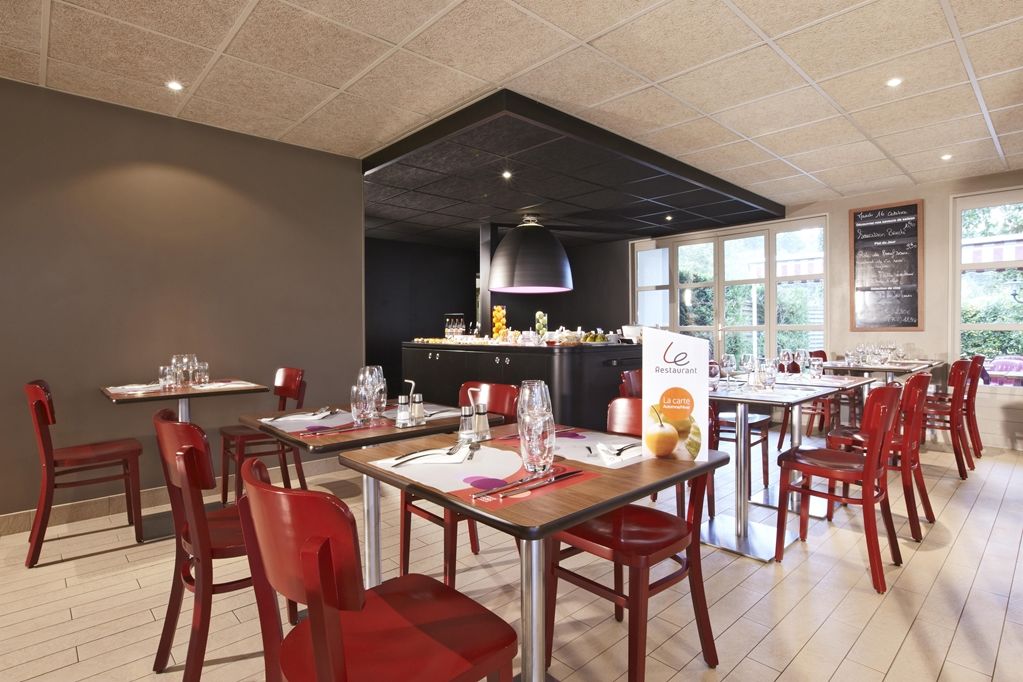 Hotel Campanile Orleans - La Source Exterior foto